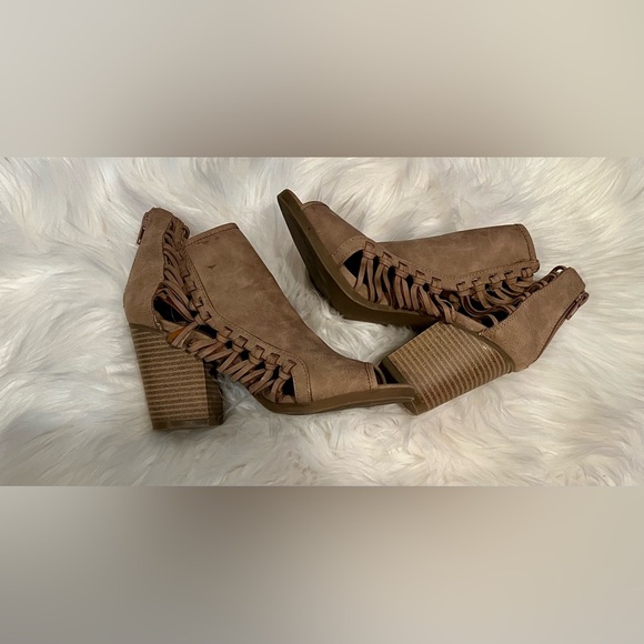 Rampage boogie peep toe heels. Size 7. GUC. - Picture 4 of 5